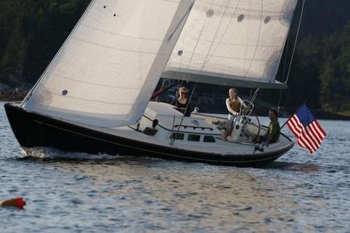 Daysailer-Segelboot - M36 - Morris Yachts - 1 Kabine / mit Mittelcockpit / mit Carbonmast