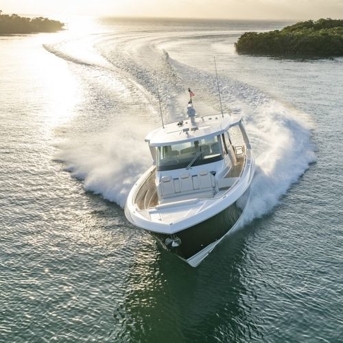 Express-Cruiser / Außenborder - 48LS - Tiara Yachts - dreimotorig / Hardtop / Sonnendeck