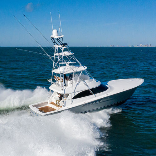 Sportfischer-Motoryacht - 54 C - Viking Yachts - verstellbar / Flybridge / 3 Kabinen