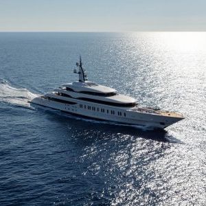 Megayacht für Kreuzfahrten - IJE - Benetti - Raised Pilothouse / nach Maß
