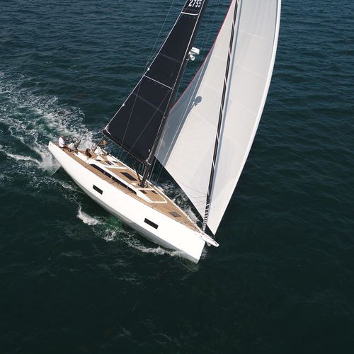 Segelboot für sportliches Fahrtensegeln - 44 - Solaris Yachts srl - Regatta / 3 Kabinen / Bugspriet