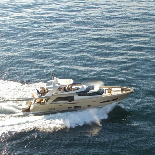 Motoryacht für Kreuzfahrten - 2600 - Couach - Flybridge / Shaft-Drive / 4 Kabinen