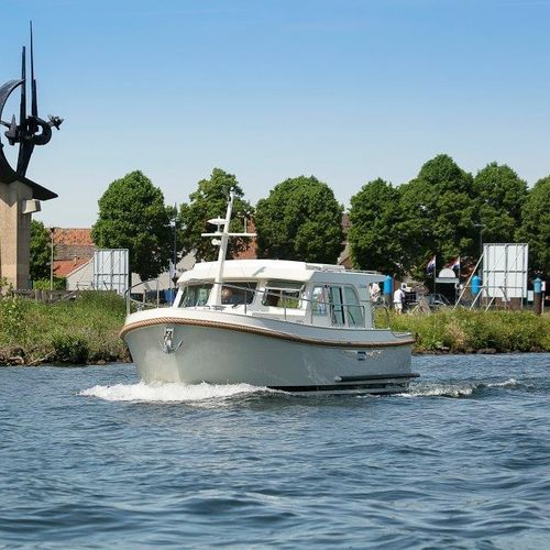Express-Cruiser / Innenborder - Grand Sturdy 35.0 SEDAN - Linssen Yachts B.V. - Diesel / Hardtop / Kanal