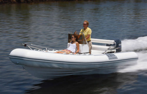 Außenborder-Schlauchboot - Deluxe Series 550 - Novurania - halbstarr / mit Mittelkonsole / Open