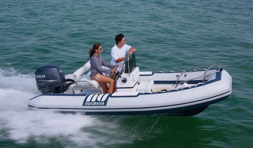 Außenborder-Schlauchboot - Deluxe Series 460 - Novurania - halbstarr / mit Mittelkonsole / Open