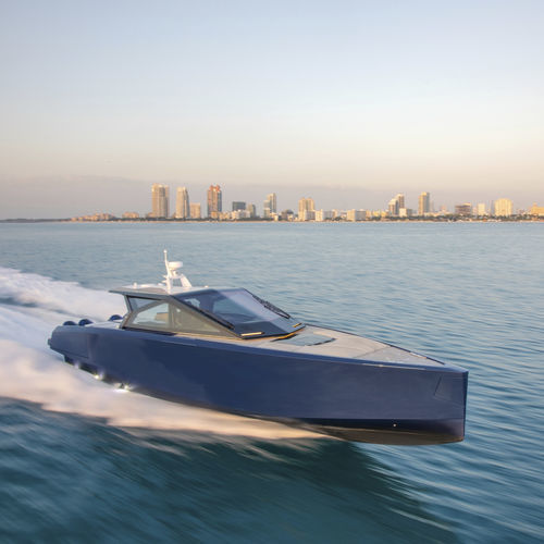 Motoryacht für Kreuzfahrten - 58X - Wally - Hardtop / 2 Kabinen / Carbon