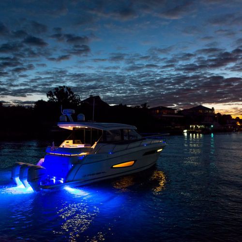 Express-Cruiser / Außenborder - 38 XO - Regal - dreimotorig / Hardtop / Sport