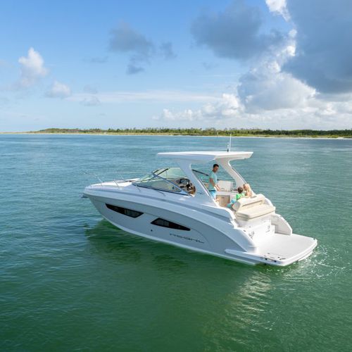 Express-Cruiser / Innenborder - 33  - Regal - Diesel / zweimotorig / Open