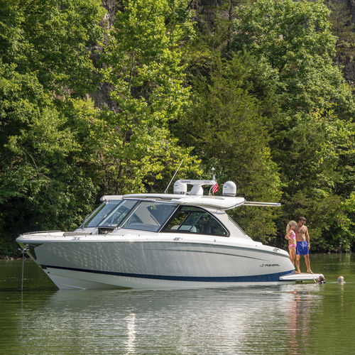 Express-Cruiser / Innenborder - LS36 - Regal - zweimotorig / mit Doppelkonsole / Bowrider