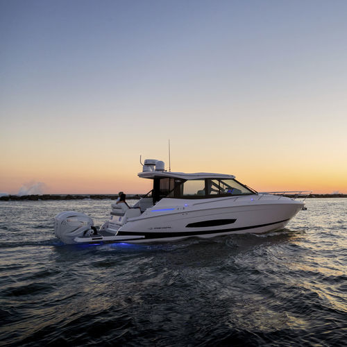 Express-Cruiser / Außenborder - 36 XO - Regal - zweimotorig / Hardtop / max. 10 Personen
