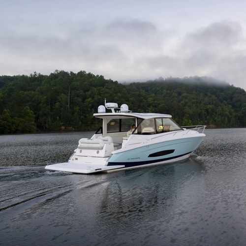 Express-Cruiser / Innenborder - 36 GRANDE COUPE - Regal - zweimotorig / Hardtop / max. 10 Personen