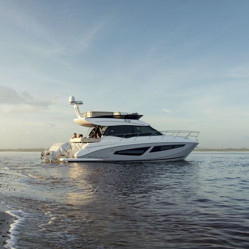 Express-Cruiser / Außenborder - 42 FXO - Regal - dreimotorig / Flybridge / Sport