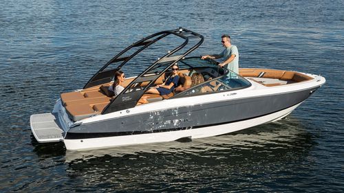 Stern-Drive-Runabout - LS2 - Regal - mit Doppelkonsole / Bowrider / Open
