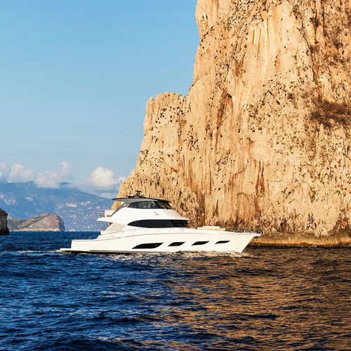 Motoryacht für Kreuzfahrten - 68  - Riviera - Sport / Offshore / mit geschlossener Flybridge
