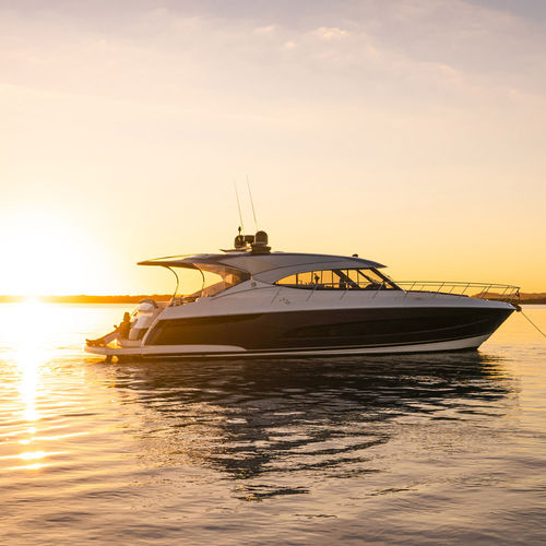 Motoryacht für Kreuzfahrten - 5400 - Riviera - Sport / Offshore / Hardtop