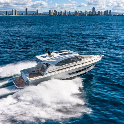 Express-Cruiser / IPS POD - 395 SUV - Riviera - Diesel / zweimotorig / Gleiter