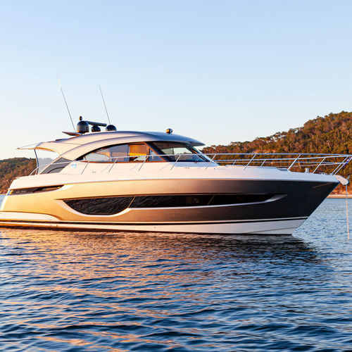 Sport-Motoryacht - 4600 - Riviera - Hardtop / 3 Kabinen / 2 Kabinen