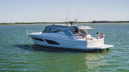 Motoryacht für Kreuzfahrten - 465 SUV - Riviera - Sport / Hardtop / 3 Kabinen