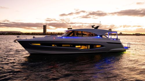 Sport-Motoryacht - 6800 - Riviera - Hardtop / IPS / 3 Kabinen