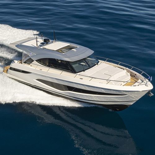 Express-Cruiser / Innenborder - 4300 Sports Express - Riviera - Diesel / zweimotorig / Hardtop