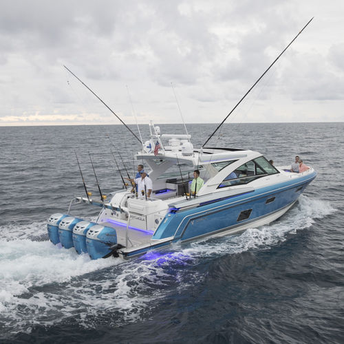 Express-Cruiser / Außenborder - 430  - Formula - viermotorig / Hardtop / Bowrider