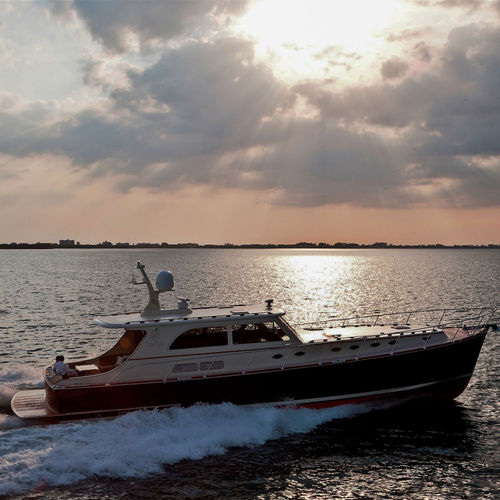 Motoryacht für Kreuzfahrten - 62 - Vicem Yachts - klassisch / Lobster / Flybridge