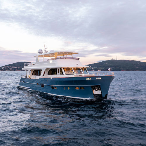 Motoryacht für Kreuzfahrten - 95 - Vicem Yachts - Flybridge / 4 Kabinen / Epoxid