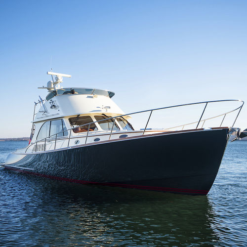 Express-Cruiser / Jetantrieb - TALARIA 48 - Hinckley - zweimotorig / Flybridge / 1 Kabine