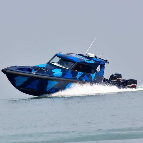 Patrouillenboot Berufsschiff - Predator 40 (Cab) - LeisureCat - Außenborder