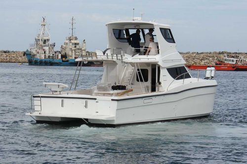Express-Cruiser / Katamaran - 350 Sportscruiser - LeisureCat - Innenborder / Diesel / zweimotorig
