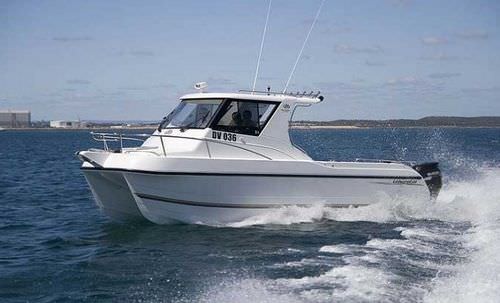 Angelboot für Tagesfahrten / Katamaran - 8000 Sportsfisher - LeisureCat - Außenborder / zweimotorig / mit Steuerhaus