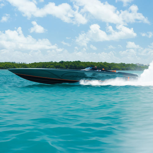 Innenborder-Runabout - 515 - Cigarette Racing Team - zweimotorig / mit Doppelkonsole / Open