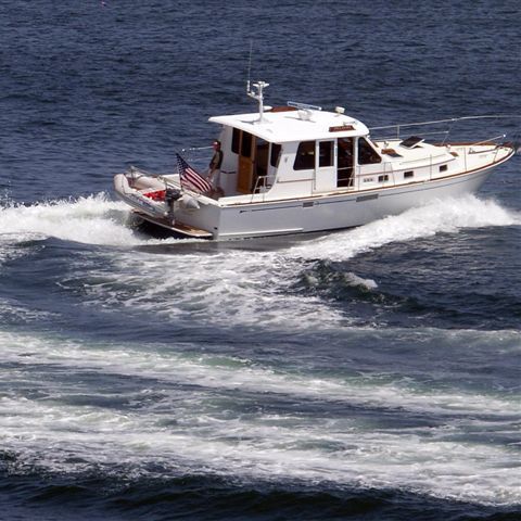 Express-Cruiser / Innenborder - PELAGOS - Lyman Morse - Diesel / zweimotorig / Hardtop