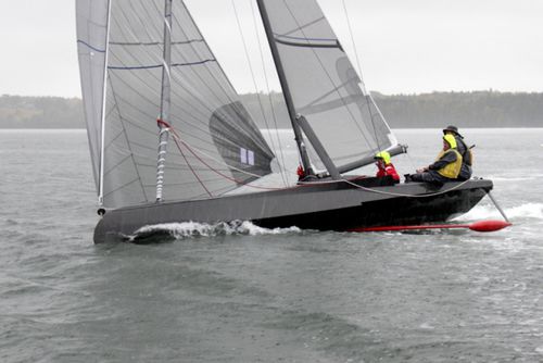 Regatta-Segelboot - SPEEDDREAM - Lyman Morse - mit Pendelkiel