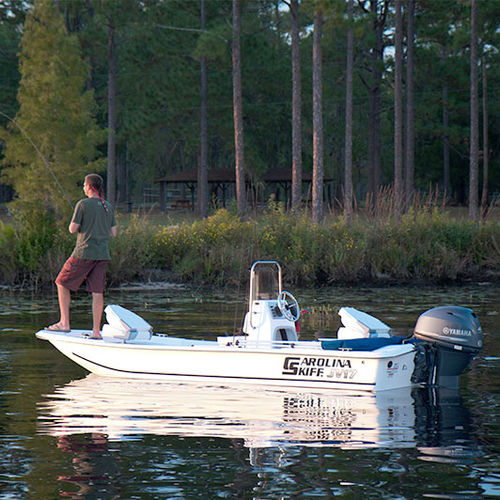Bay-Boat / Außenborder - 17 JV CC - Carolina Skiff - mit Mittelkonsole / Sportfischer / max. 4 Personen