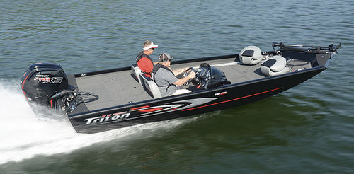 Crappie Boat / Außenborder - 18 C TX - Triton Boats - mit Seitenkonsole / Sportfischer / Aluminium