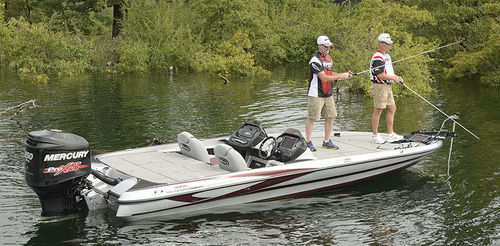 Bass-Boat / Außenborder - 22 TRX - Triton Boats - mit Doppelkonsole / Sportfischer