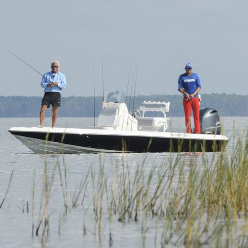 Bay-Boat / Außenborder - SX210 - Skeeter - mit Mittelkonsole / Sportfischer / max. 6 Personen