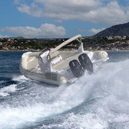 Außenborder-Schlauchboot - 1000 - Master - zweimotorig / halbstarr / mit Mittelkonsole