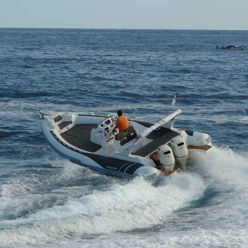 Außenborder-Schlauchboot - 855 - Master - halbstarr / mit Mittelkonsole / Open