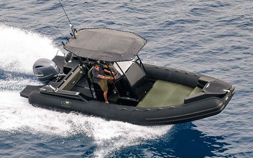 Außenborder-Schlauchboot - 699  - Master - halbstarr / mit Mittelkonsole / Open