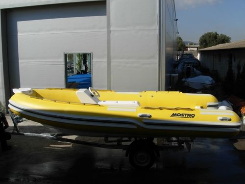 Außenborder-Schlauchboot - 550  - Mostro - halbstarr / mit Mittelkonsole / mit Jockey-Konsole