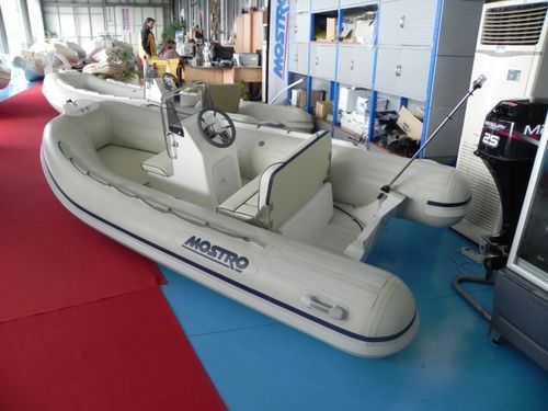 Außenborder-Schlauchboot - PLEASURE 400 - Mostro - halbstarr / mit Mittelkonsole / für die Fischerei