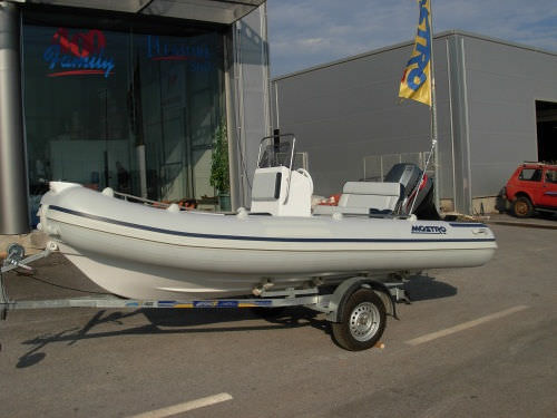 Außenborder-Schlauchboot - 450 FAMILY - Mostro - halbstarr / mit Seitenkonsole / für die Fischerei