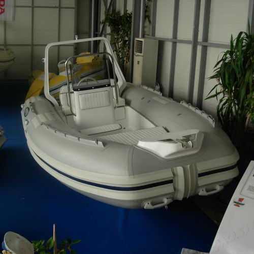 Außenborder-Schlauchboot - 501 - Mostro - halbstarr / mit Mittelkonsole / mit Seitenkonsole