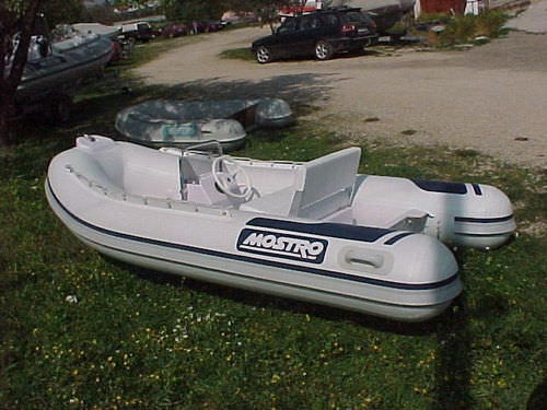 Außenborder-Schlauchboot - PLEASURE 360 - Mostro - halbstarr / mit Mittelkonsole / für die Fischerei