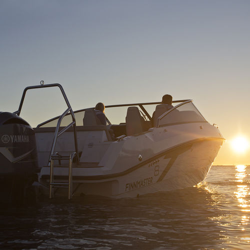 Cabin-Cruiser / Außenborder - T8 - Finnmaster Boats Oy - Open / mit Doppelkonsole / Aluminium
