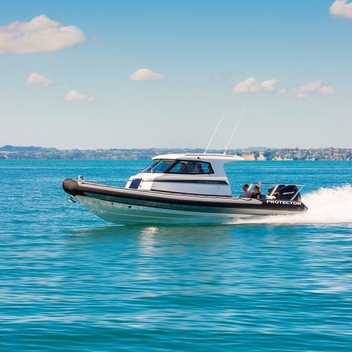 Außenborder-Schlauchboot - 310 TARGA - Rayglass Boats - zweimotorig / halbstarr / mit geschlossenem Cockpit