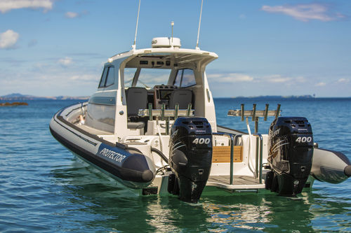 Außenborder-Schlauchboot - 380 TARGA - Rayglass Boats - zweimotorig / halbstarr / mit geschlossenem Cockpit