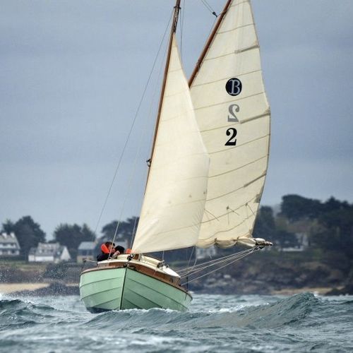 Traditionelles Segelboot - BENIGUET - Grand Largue - Daysailer / 1 Kabine / mit Steilgaffelsegel